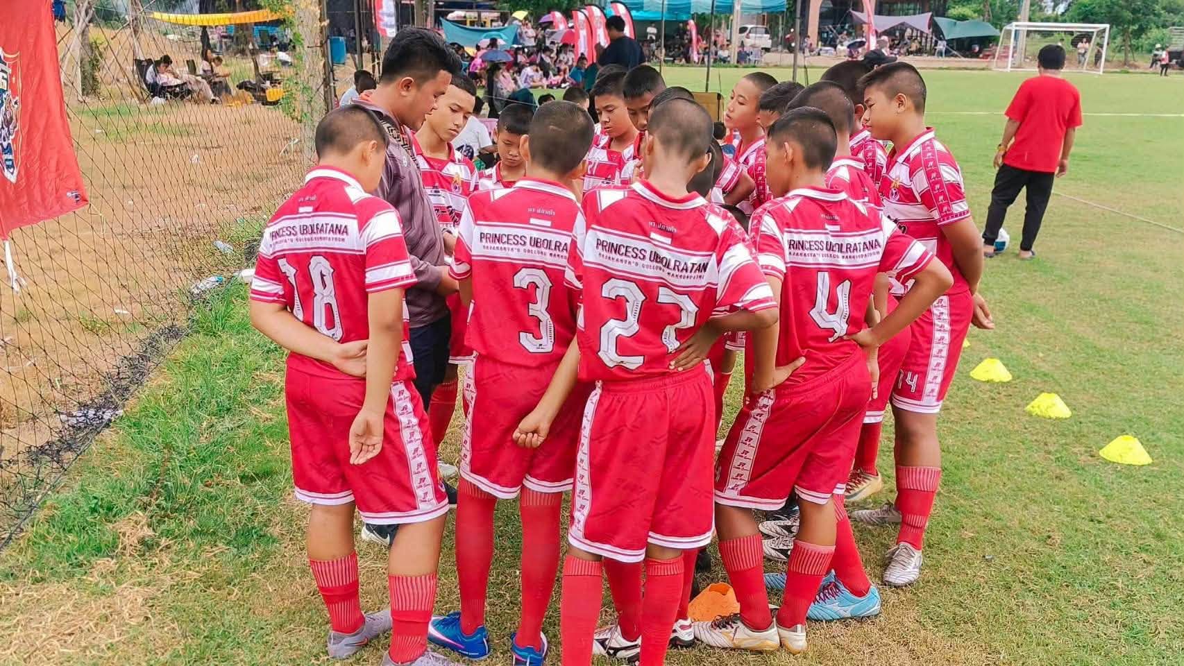 รางวัลรองชนะเลิศ อันดับ 1 ในการแข่งขันฟุตบอล  MORE THAN TALENT CUP by 216