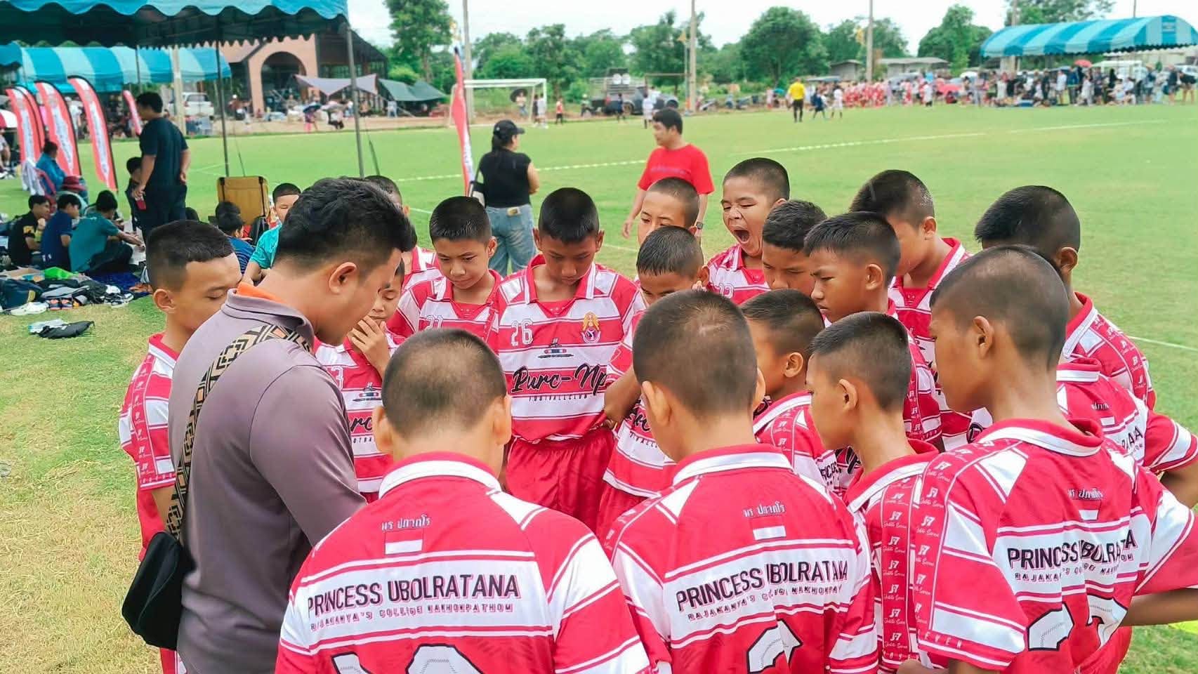 รางวัลรองชนะเลิศ อันดับ 1 ในการแข่งขันฟุตบอล  MORE THAN TALENT CUP by 216